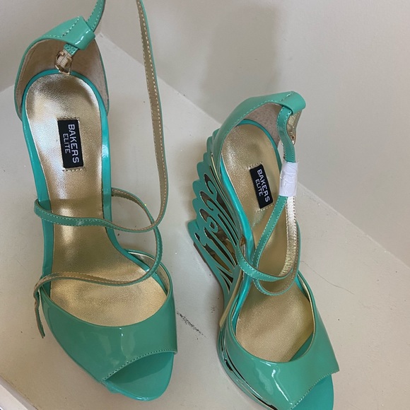 New BAKERS ELITE heels - Picture 2 of 5